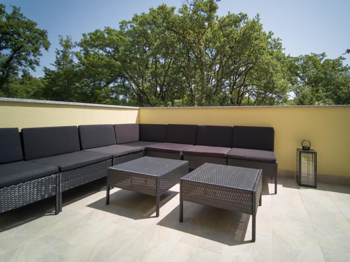 Holiday House Tos-Vila With Heated Pool Vrbnik Exterior photo