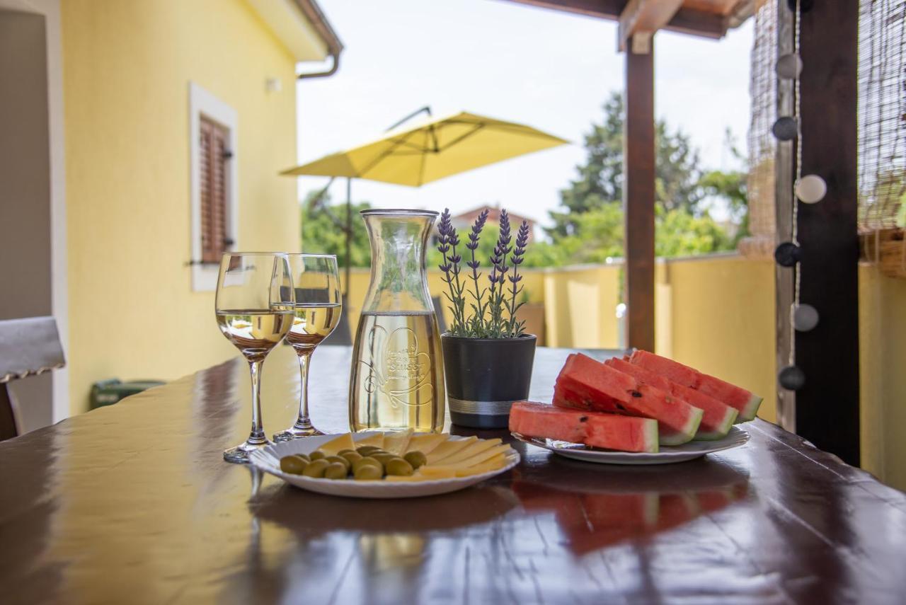 Holiday House Tos-Vila With Heated Pool Vrbnik Exterior photo