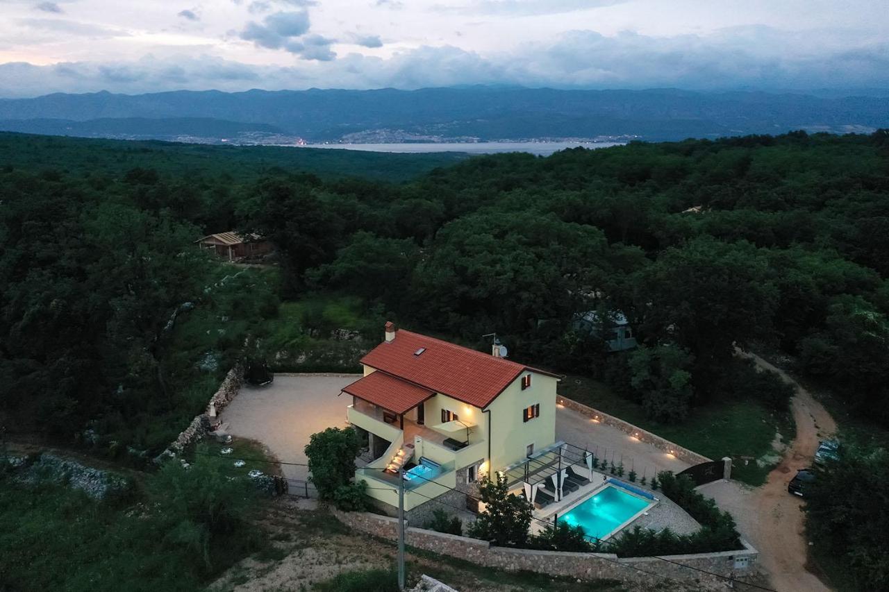 Holiday House Tos-Vila With Heated Pool Vrbnik Exterior photo