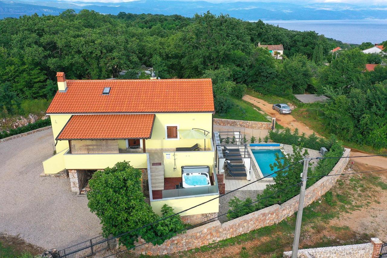 Holiday House Tos-Vila With Heated Pool Vrbnik Exterior photo